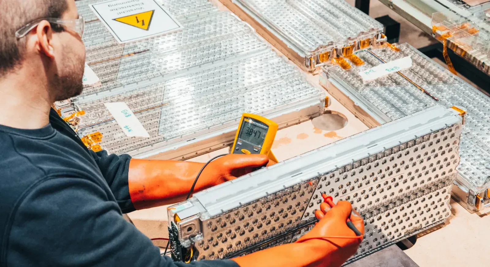 Messung an einem geöffneten Tesla-Batteriepack