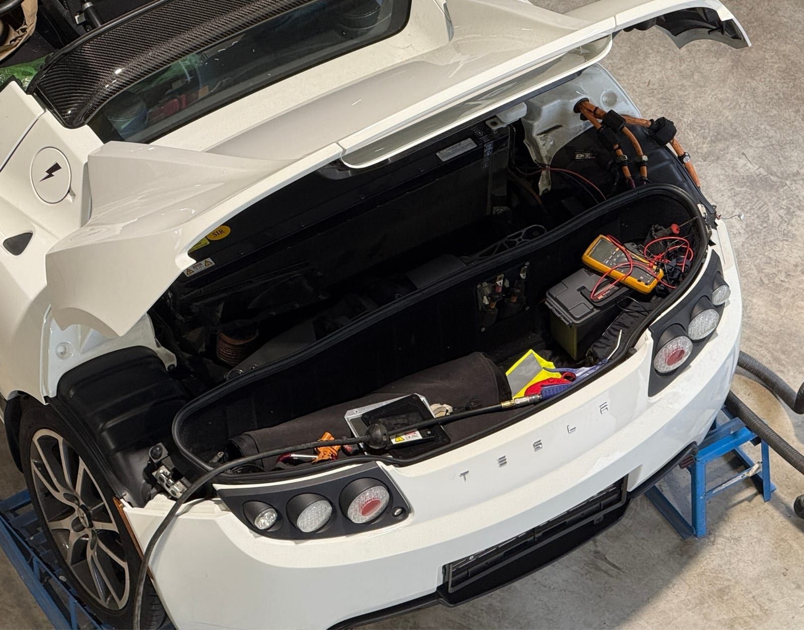 Revoltaris Roadster Service